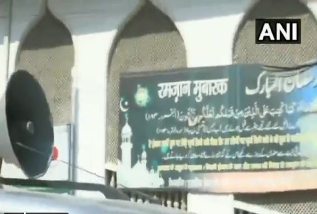 Announcements made in lucknow appealing people to celebrate ramzan in home