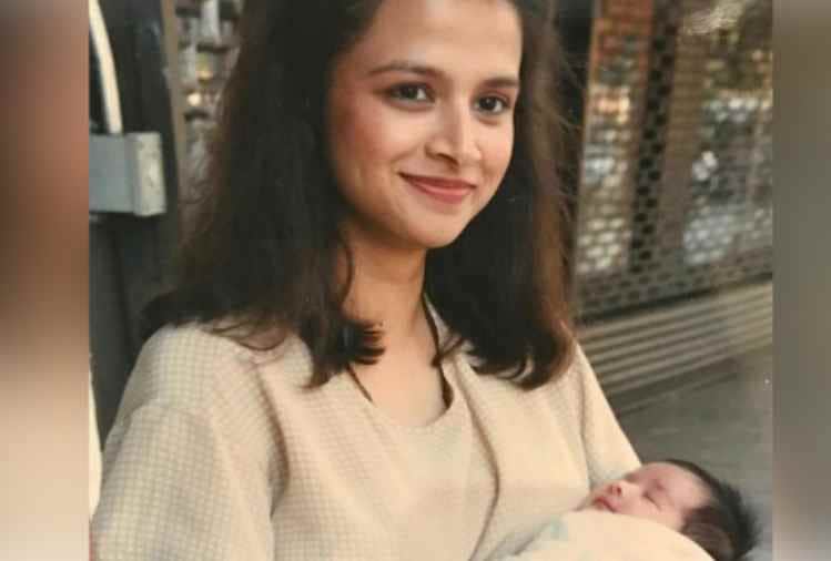 Sanjay Dutt Daughter Trishala Dutt Share Her Mother Richa Sharma Photos