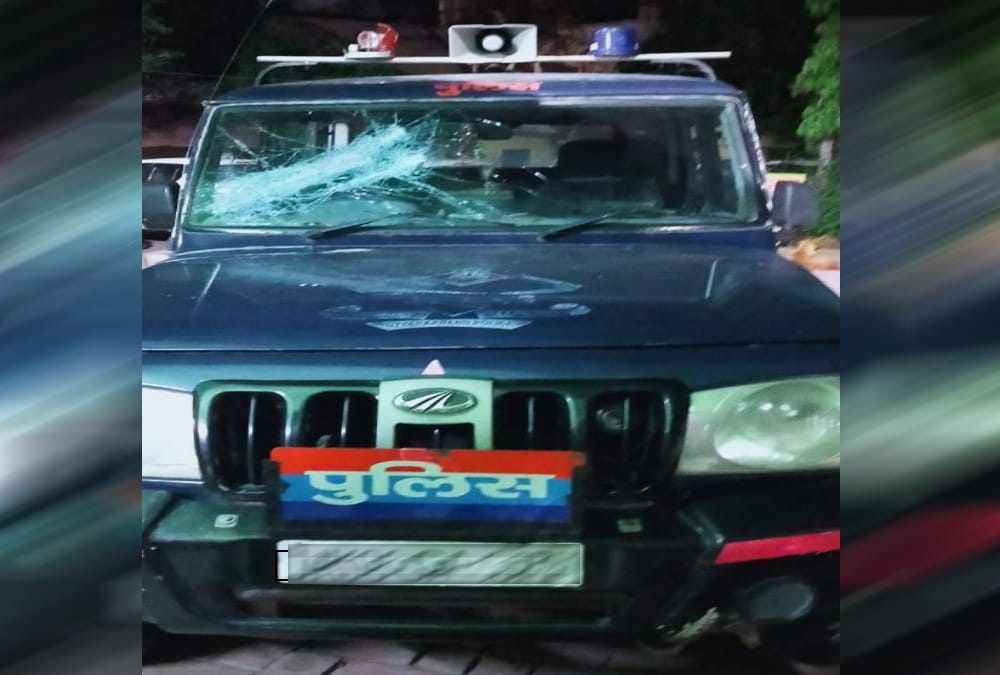Uttarakhand Accident News Attempt To Crush Circle Officer Form Car In Rudrapur