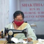 president ramnath kovind wife savita kovind sewing mask for distribute in shelter homes