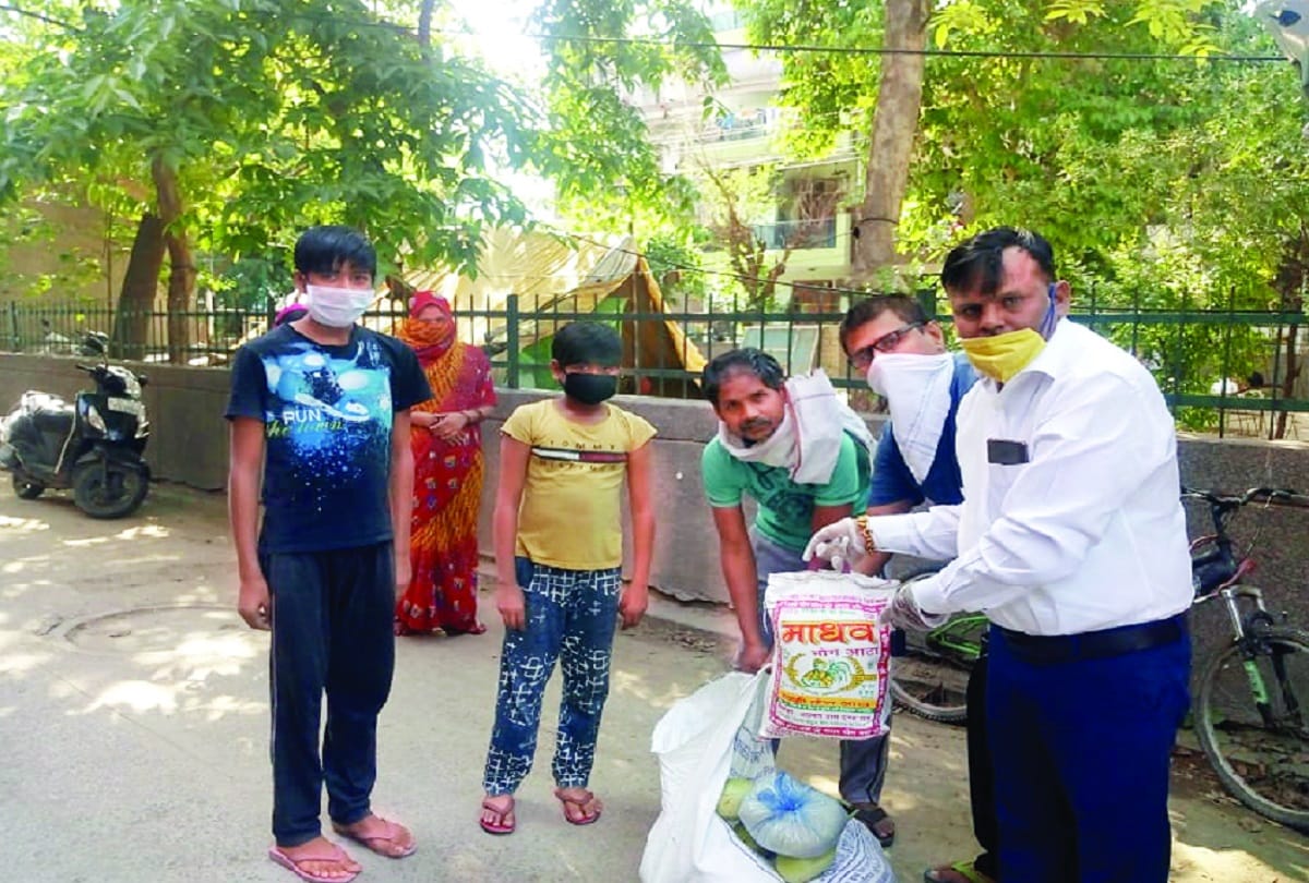 Institutions engaged in helping the needy deliver ration kits during amar ujala foundation campaign