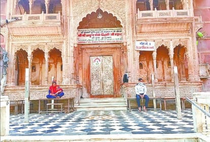 dispute in sevayaton regarding decoration of flower bungalow in Shri Banke Bihari Temple of Vrindavan