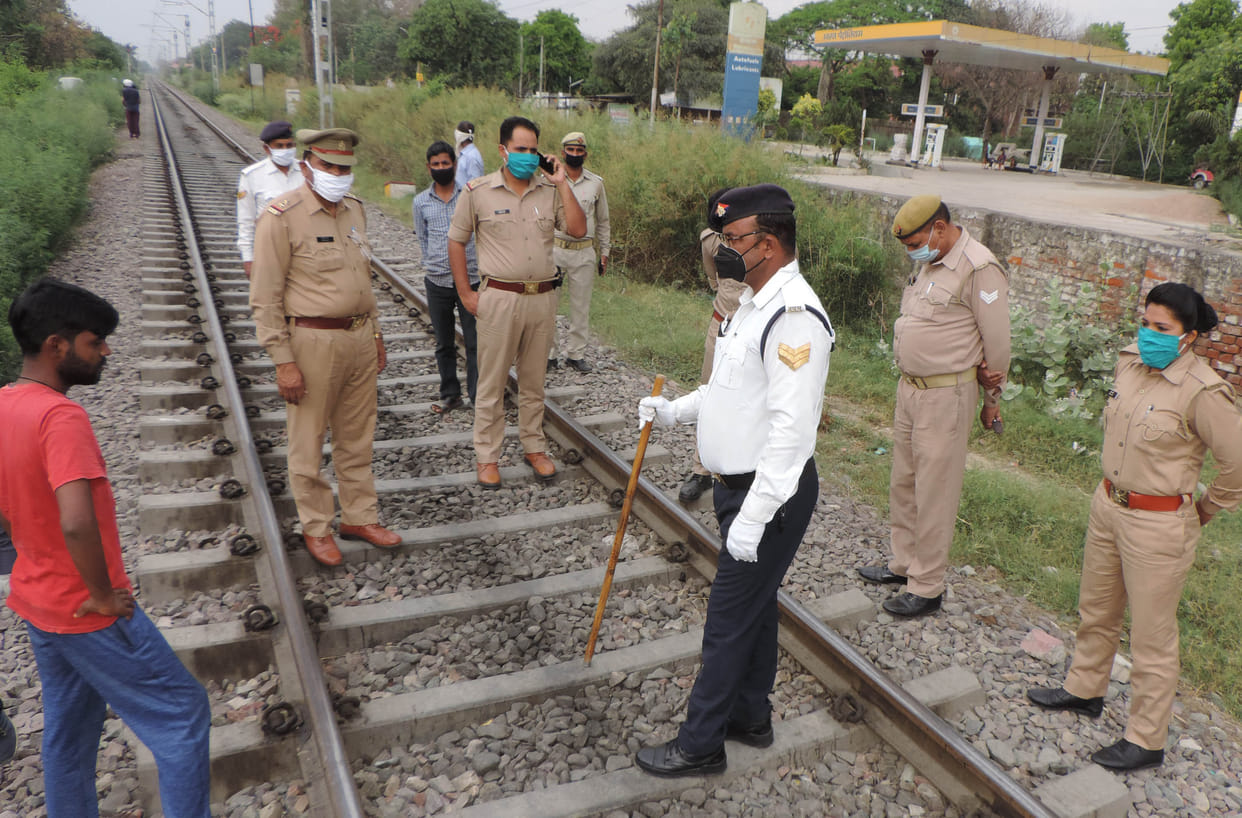 tren ke injan kee chapet mein aae yuvak kee maut