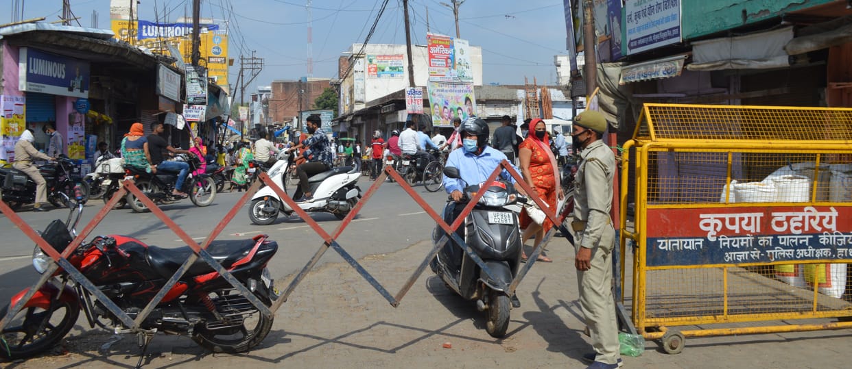 Hathras: The crowd gathered in the morning market then followed by silence