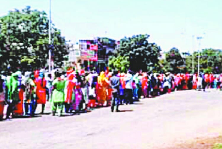 People are not following social distance in Chandigarh
