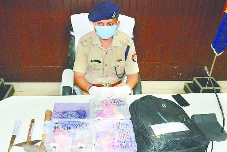 Theft was done wearing masks and gloves