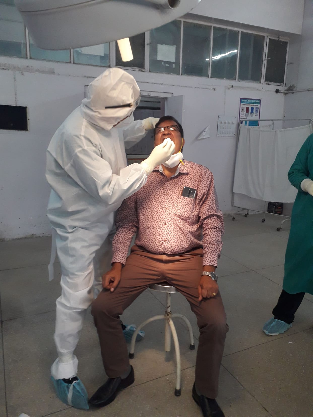 Ten journalists and 12 doctors gave samples for corona examination