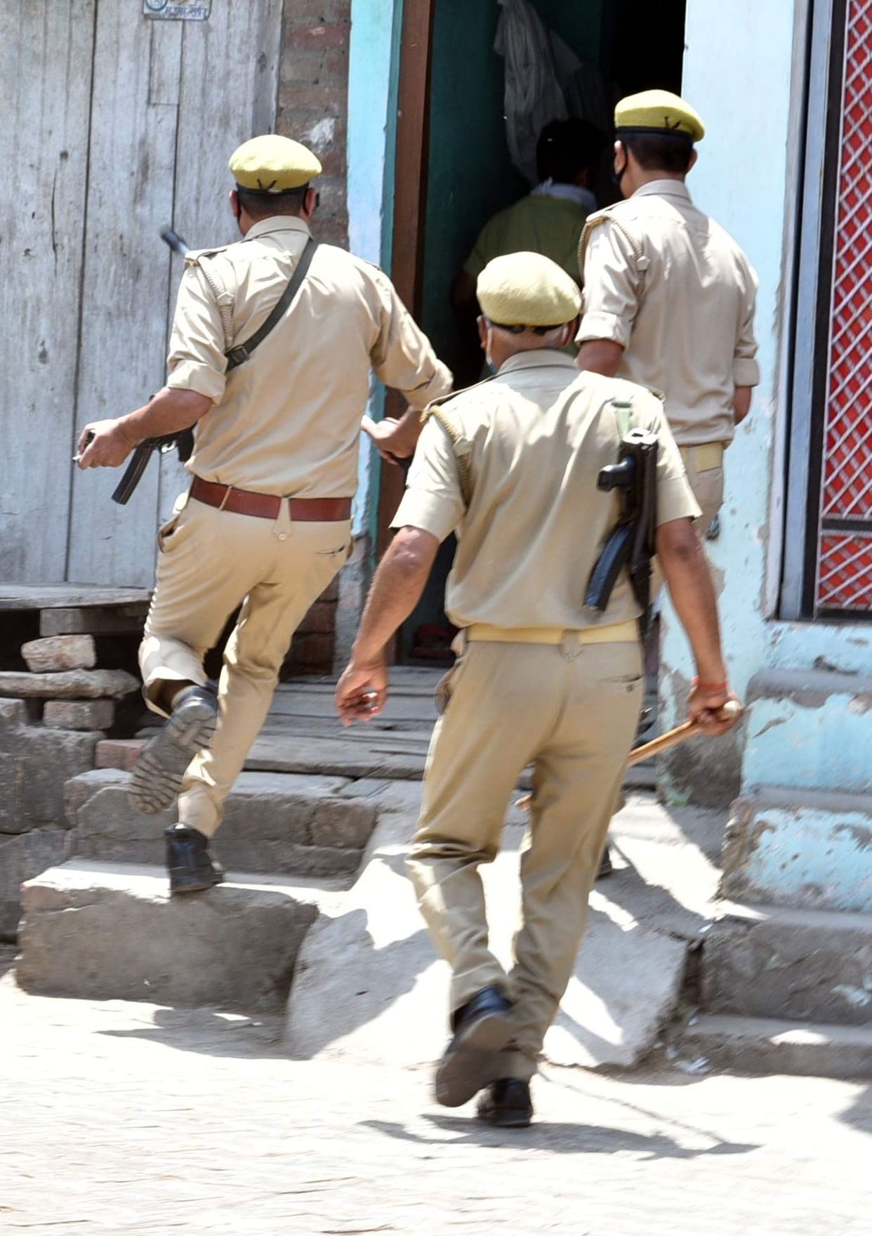 report on 7 person in lickdown in sambhal