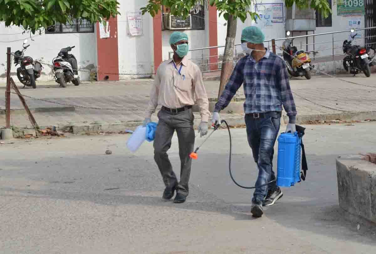 coronavirus in kanpur : Corona infected spit at Kashiram Hospital, staff disregarded
