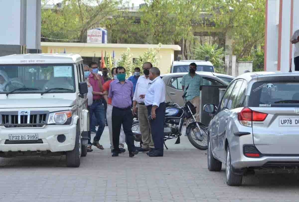 coronavirus in kanpur : Corona infected spit at Kashiram Hospital, staff disregarded