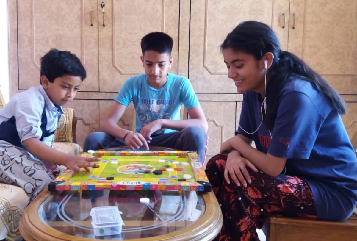 Lockdown 2.0 in Himachal Pradesh Painting Singing at home by childrens