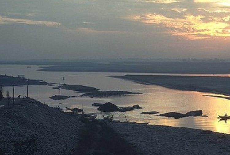 Trolley filled with wheat Drowned in Ravi River