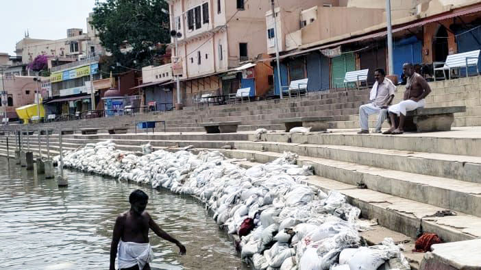A hundred sack came out in the cleaning of Mandakini