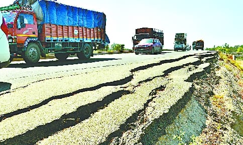 Lucknow-Delhi Highway: Administration will pass staff and vehicles engaged in construction of Fourlane
