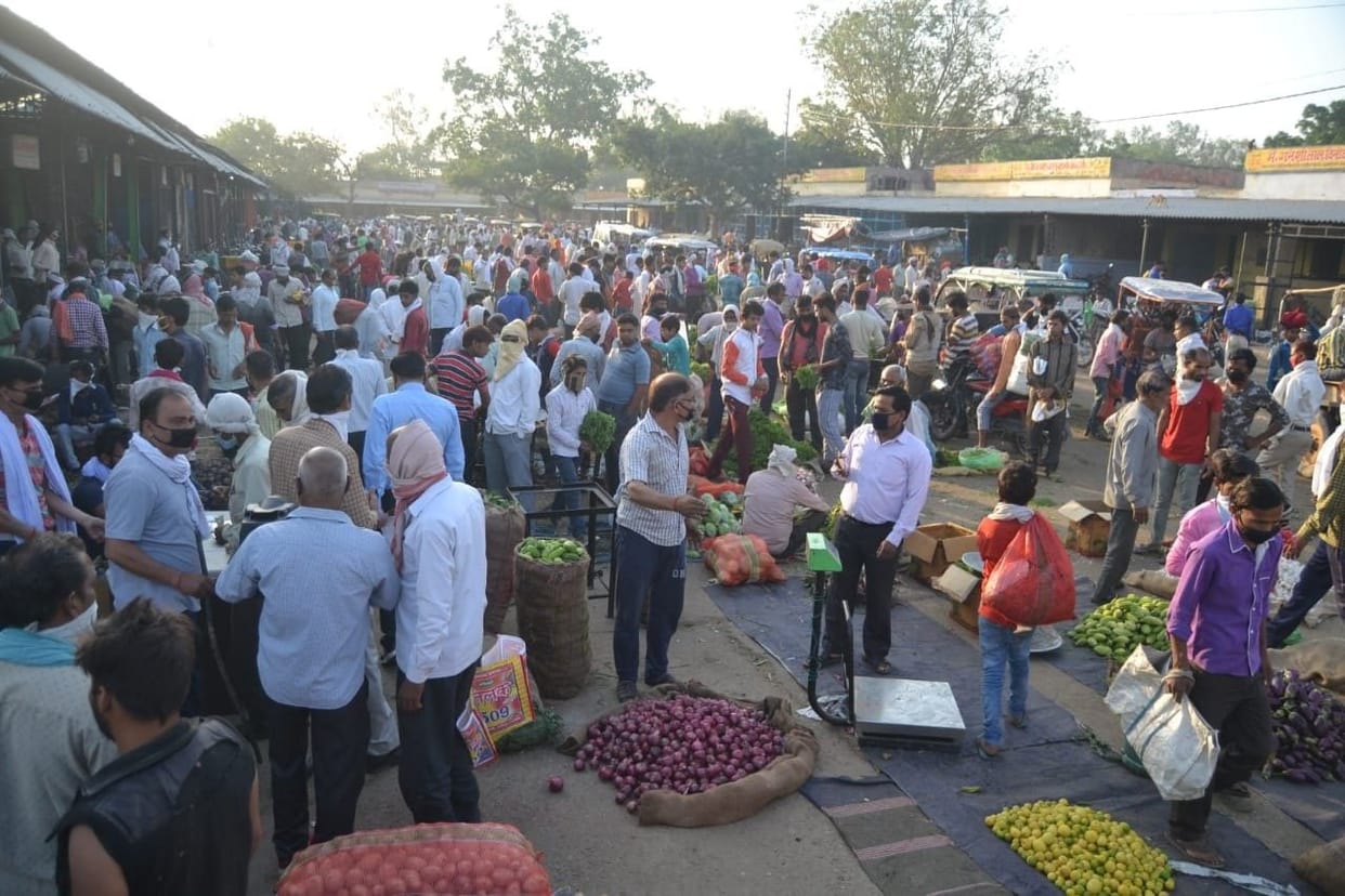 Hathras: Open market crowds open in the morning, silence in the afternoon