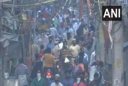शास्त्री पार्क बाजार में भारी भीड़