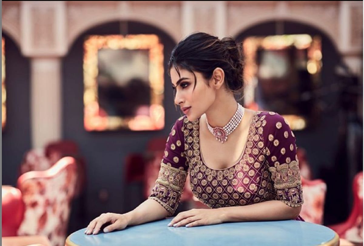 mouni roy look fresh and beautiful in her latest pic