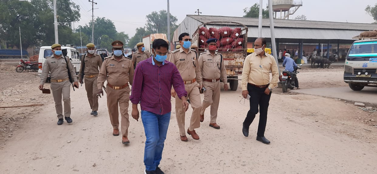 DM and SP arrived in Mandi committee to inspect