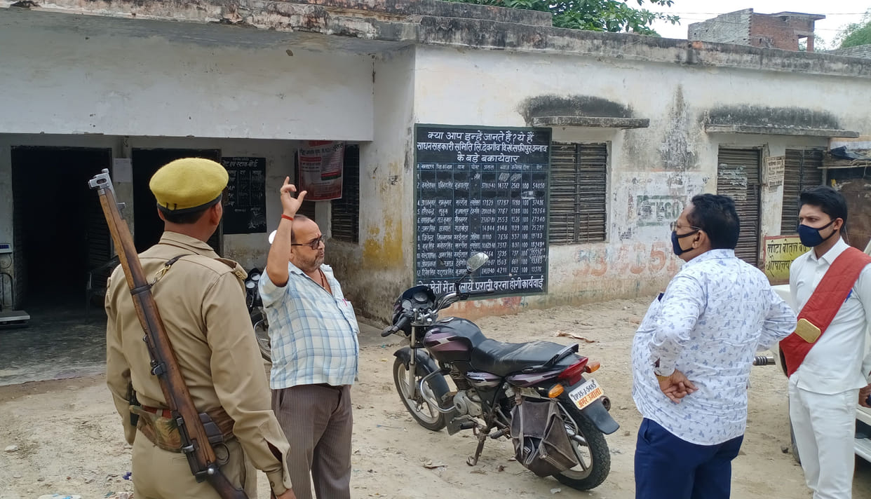 Officers arrived to take stock of wheat procurement