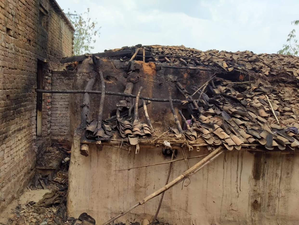 Leakage in gas cylinder, three scorched