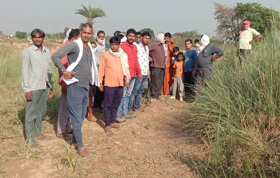 mahila kee sandigdh haalaat mein maut, jaanch mein jutee pulis