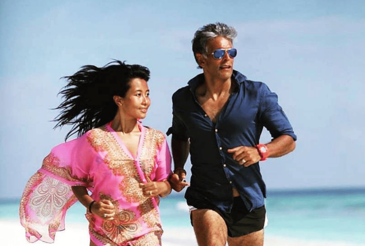 Milind Soman climbed 300 floorsin 135min with her wife Ankita Konwar to marriage anniversary