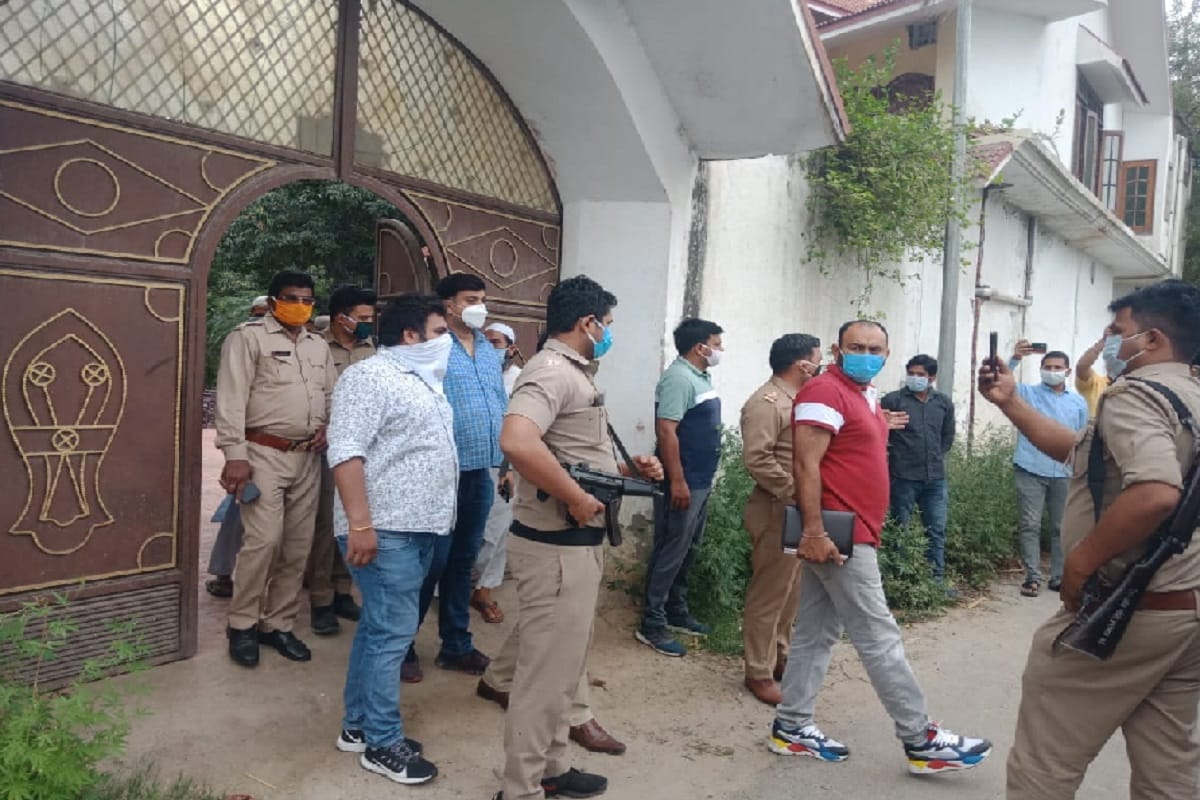Corona Virus, Delhi police crime branch raid on farm house of Maulana Saad in Shamli