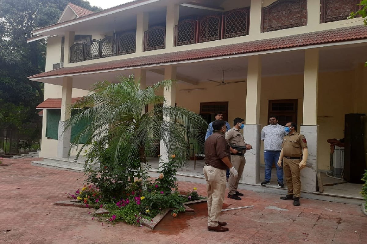 Corona Virus, Delhi police crime branch raid on farm house of Maulana Saad in Shamli