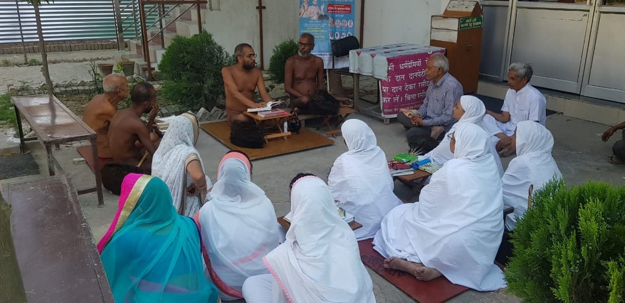 Concerned with Corona, saints are doing special sadhna on the Chambal coast