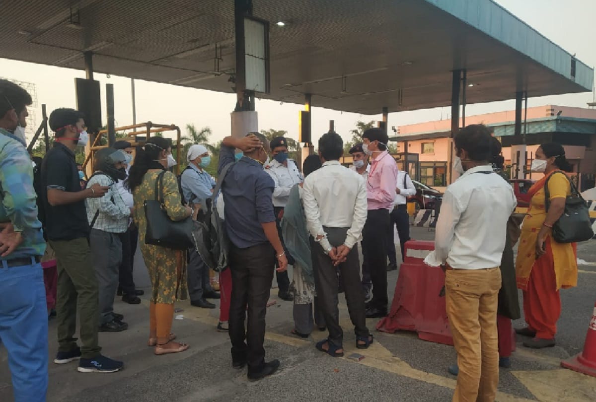 AIIMS doctors stopped at Delhi-Noida border