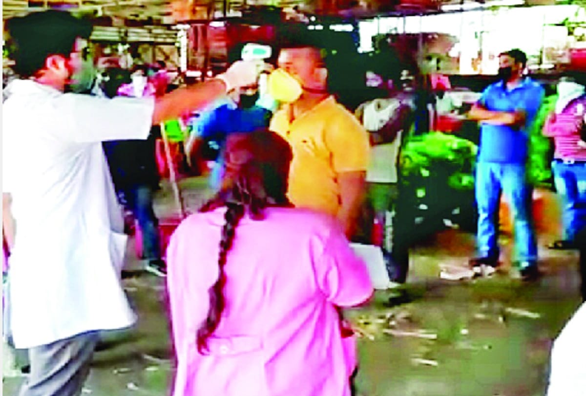 Businessmen and administration face to face in Azadpur mandi