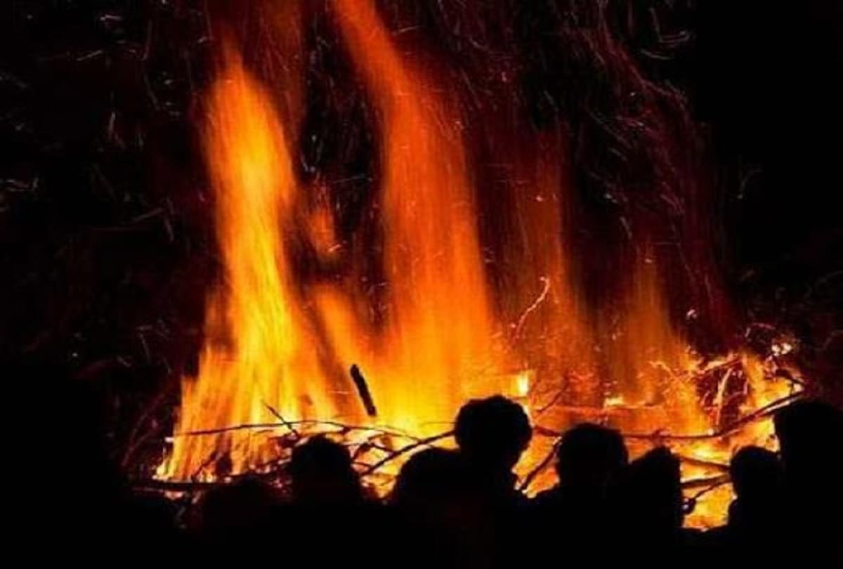 Police cremeted Balrampur gang rape victim at night.