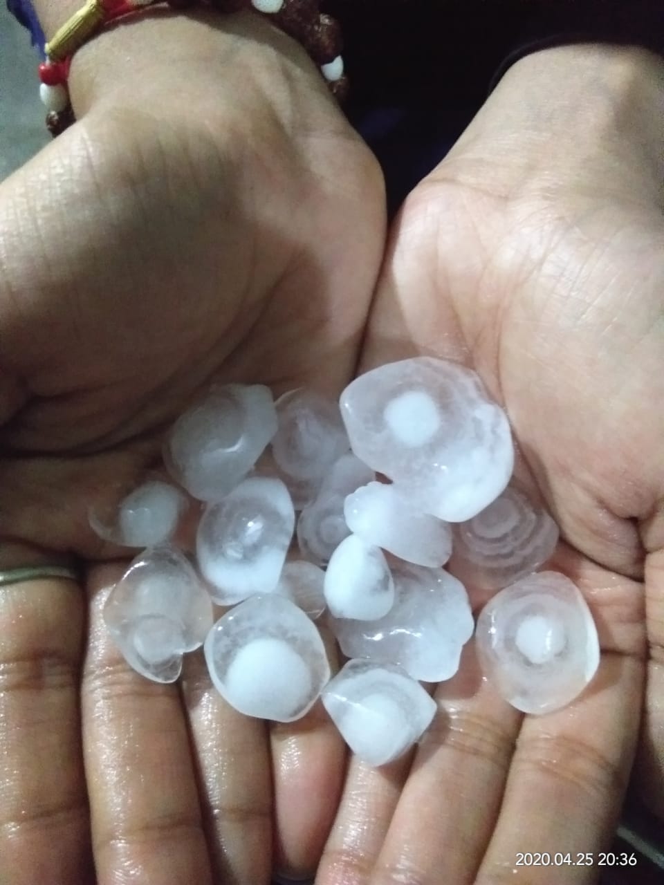 Hail fell with rain, cold weather, farmers worried