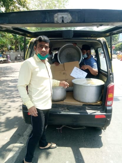 Shubhanshu Dixit of Varanasi helping people in Mumbai in lockdown, sending food grains to WhatsApp message and misscalls