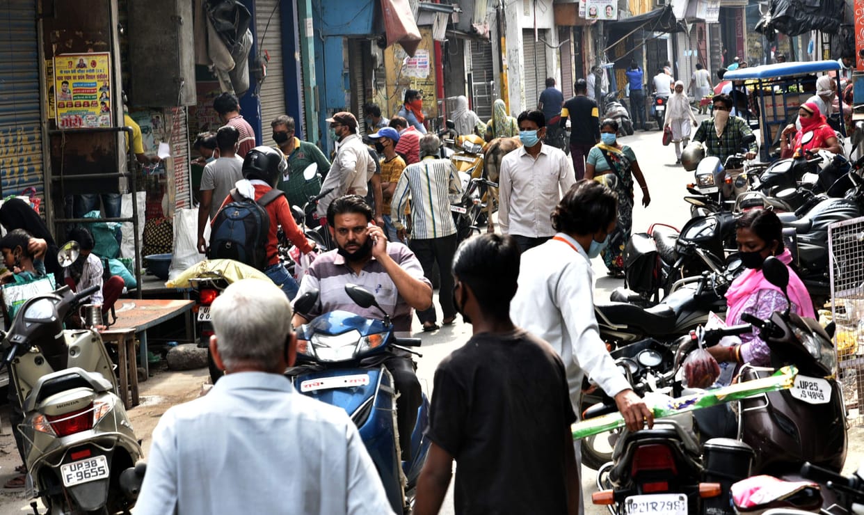 crowd in lockdown in chandausi sambhal