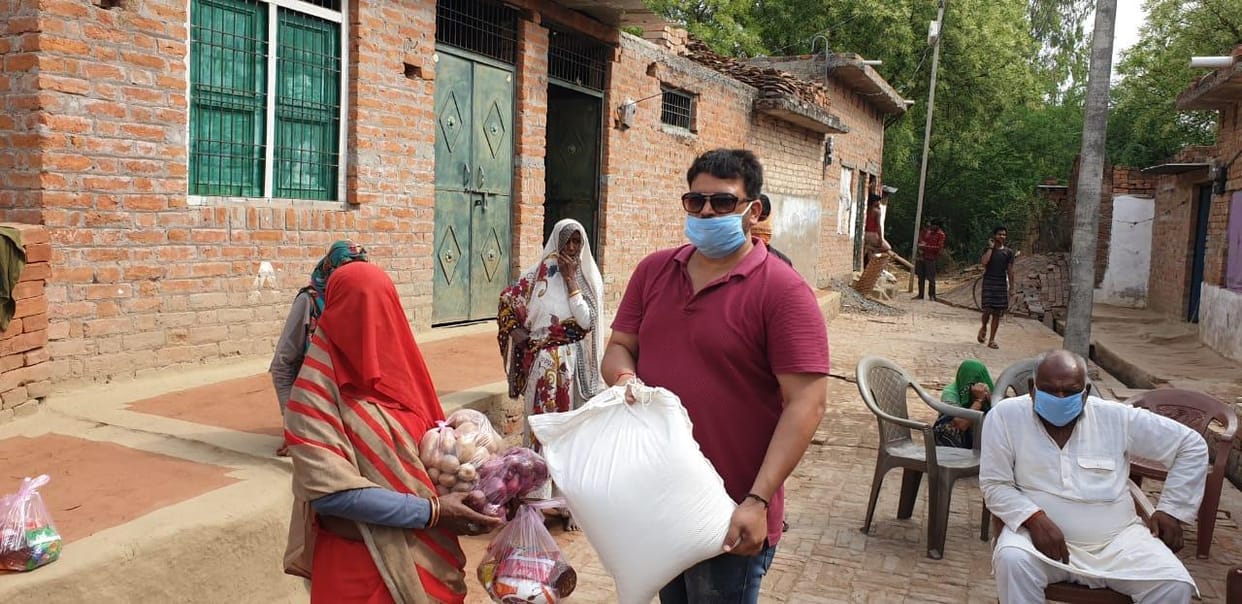 People coming forward to provide relief material to the needy