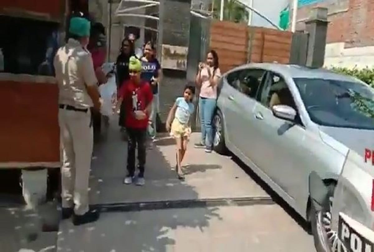 Amid lockdown gurugram man calls police for cake of son birthday cops reach with cake singing birthday song