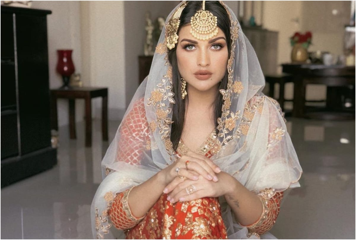bigg boss 13 contestant himanshi khurana shows diamond ring users said engaged with asim riaz