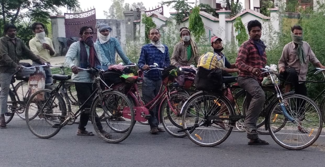 Laborers of Bihar passing through cycle from Bhopa