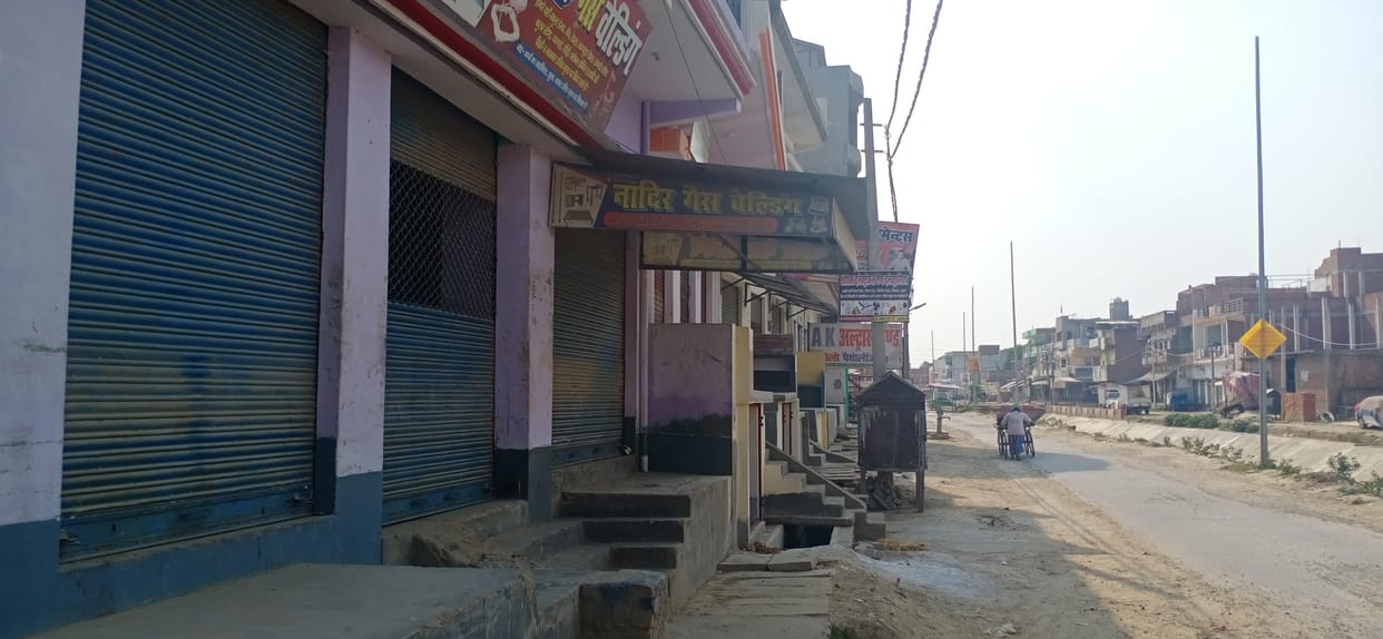 Shops did not open, silence was spreading