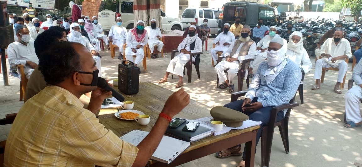 The crowd could not gather in the mosque under any circumstances