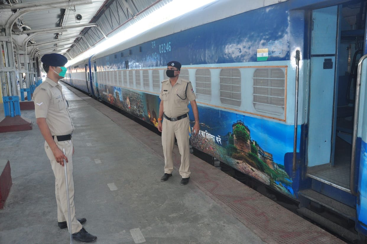 isolaton train