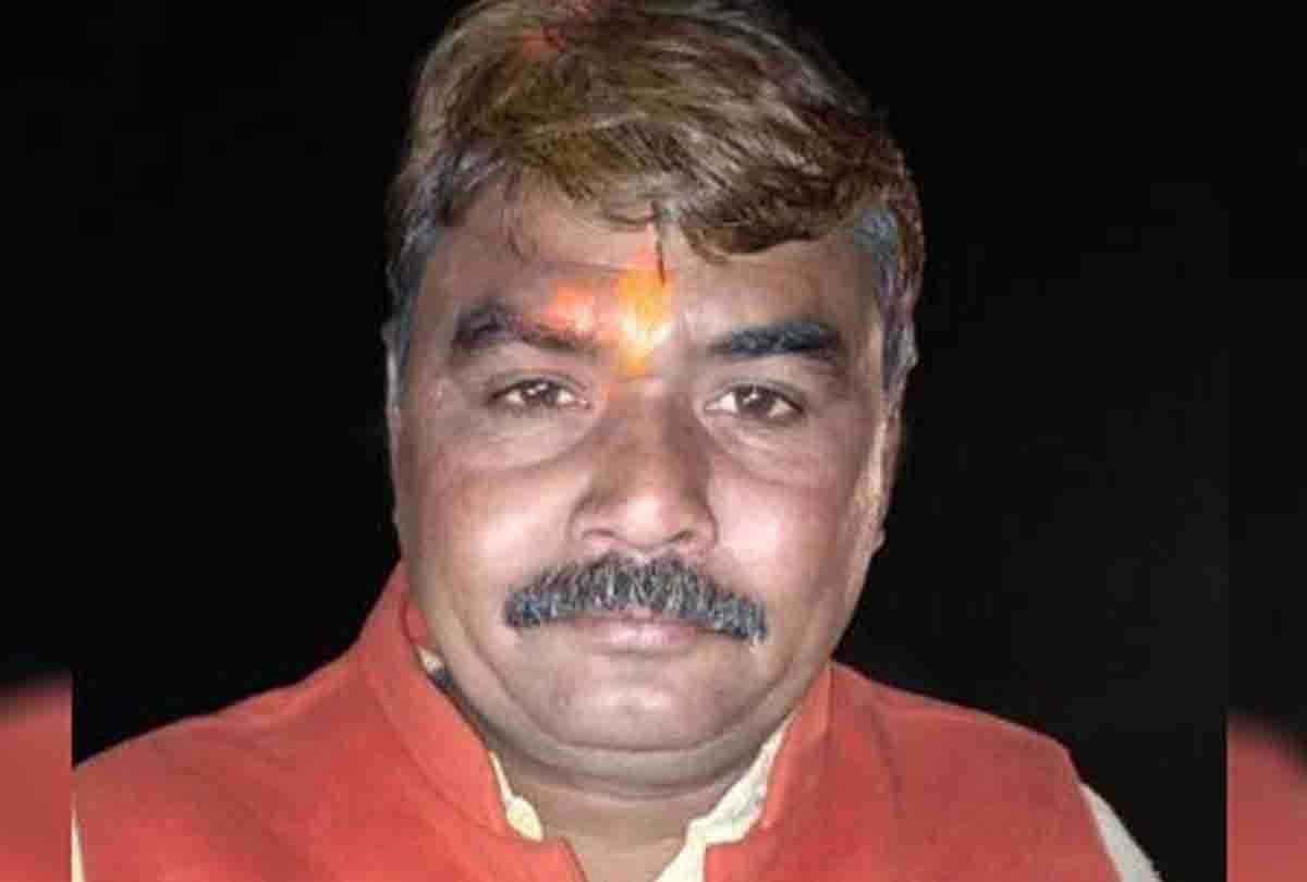 banda :  BJP MLA beaten up father and son with iron rod