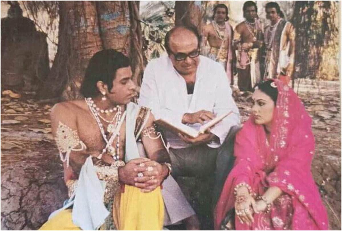 Ramayan Sita aka Dipika Chikhlia shared behind the camera picture along with Arun Govil Ramanand Sagar