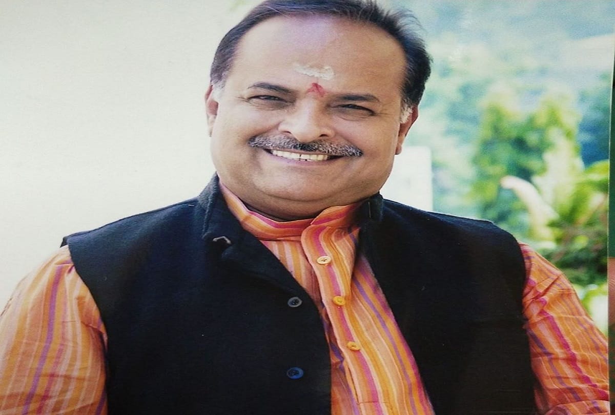 Madhya Pradesh: BJP leader Subash Sharma ruckus on civil lines police station dewas, do not follow social distancing