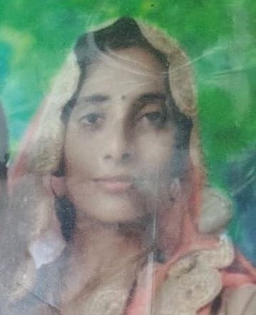 Woman hanged herself in Paschimarira