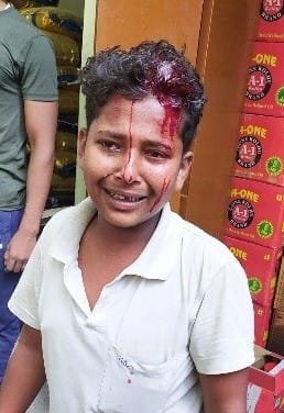 If not given five hundred rupees, police beat up Khalasi, bled