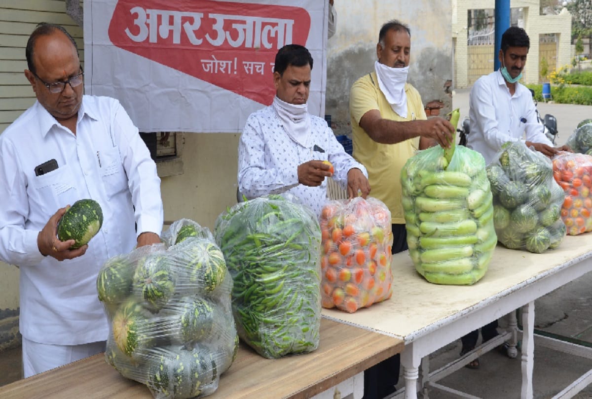 Institutions doing sanitation along with food rationing during Amar Ujala Foundation campaign