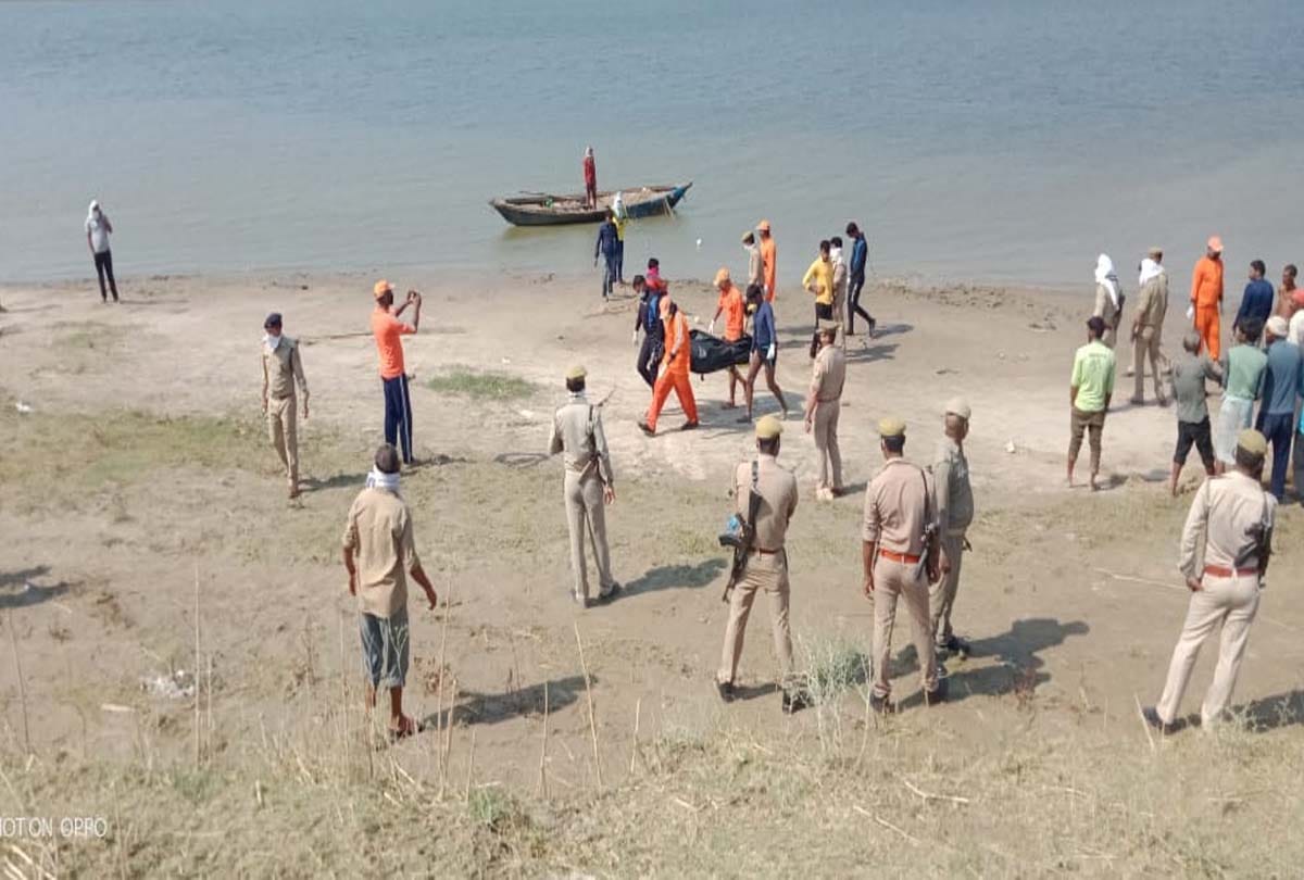 bodies of the three including sub inspector in Yamuna, were taken out by the NDRF team in fatehpur