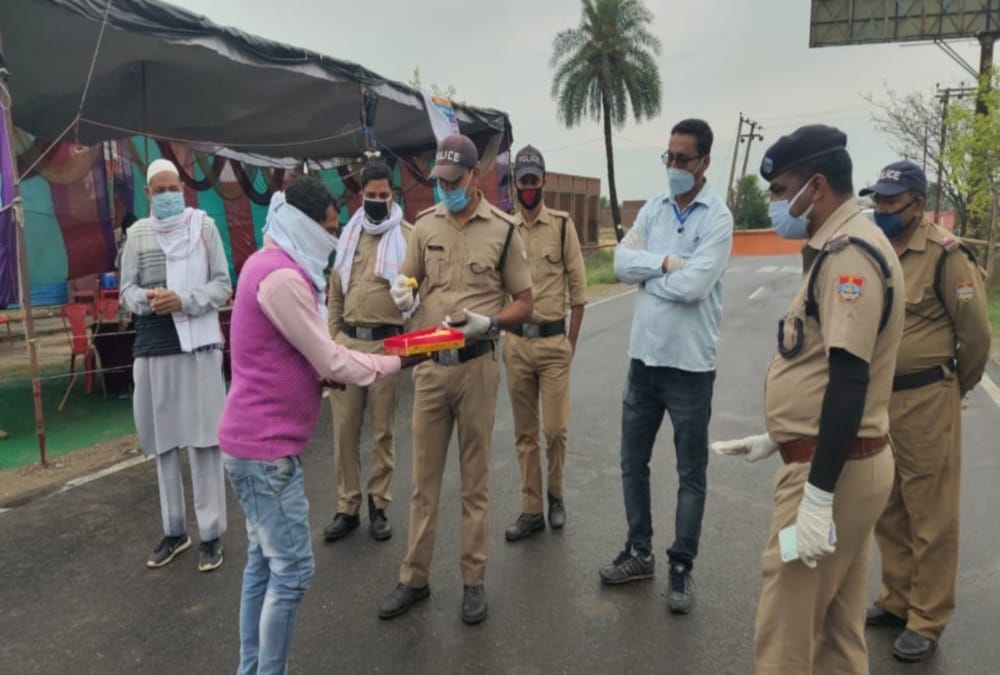 Uttarakhand Lockdown: Police Done Bride and Groom Marriage on checkpost in kashipur